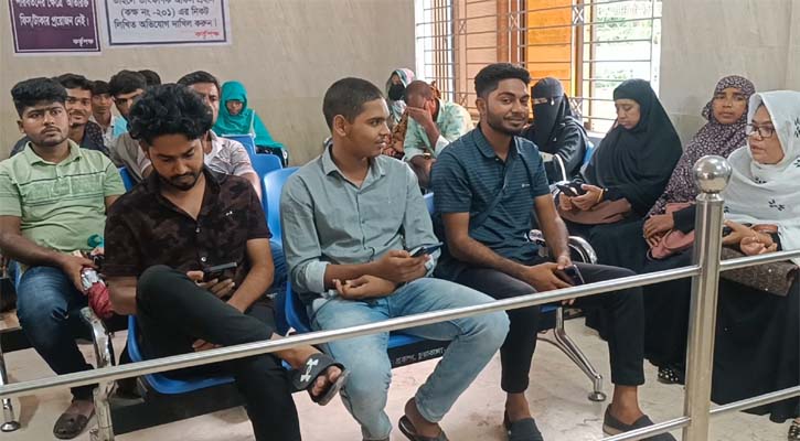 চুয়াডাঙ্গা পাসপোর্ট অফিসে যান্ত্রিক ত্রুটি, সেবা বন্ধ